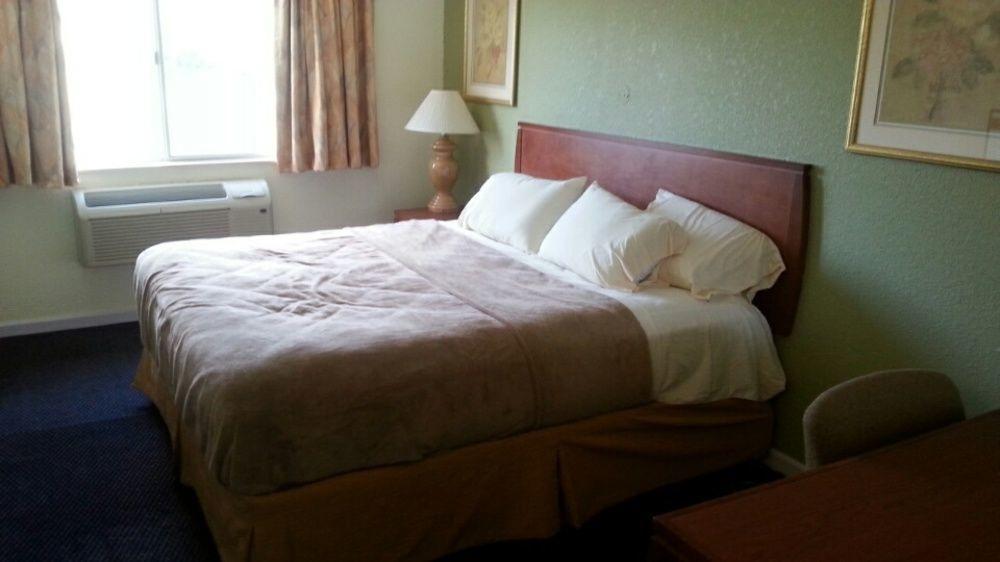 Riverwalk Inn & Suites Fort Atkinson Exterior foto