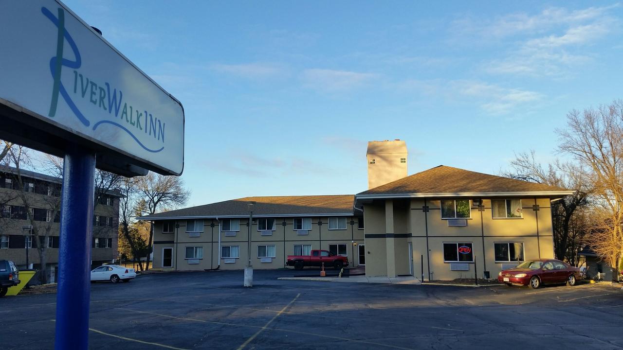 Riverwalk Inn & Suites Fort Atkinson Exterior foto