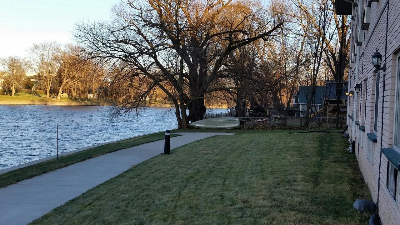 Riverwalk Inn & Suites Fort Atkinson Exterior foto