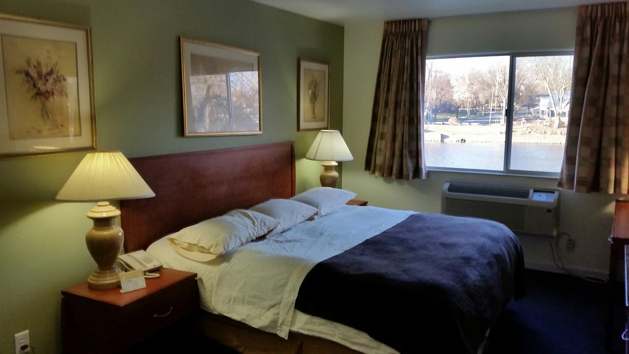 Riverwalk Inn & Suites Fort Atkinson Exterior foto