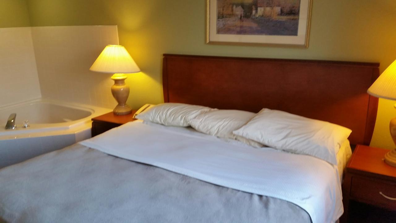 Riverwalk Inn & Suites Fort Atkinson Exterior foto