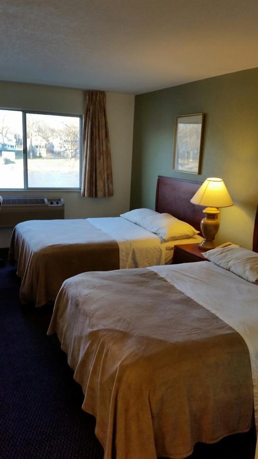 Riverwalk Inn & Suites Fort Atkinson Exterior foto