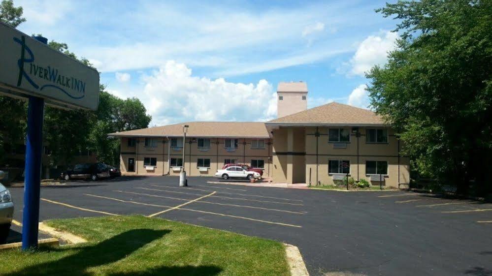 Riverwalk Inn & Suites Fort Atkinson Exterior foto