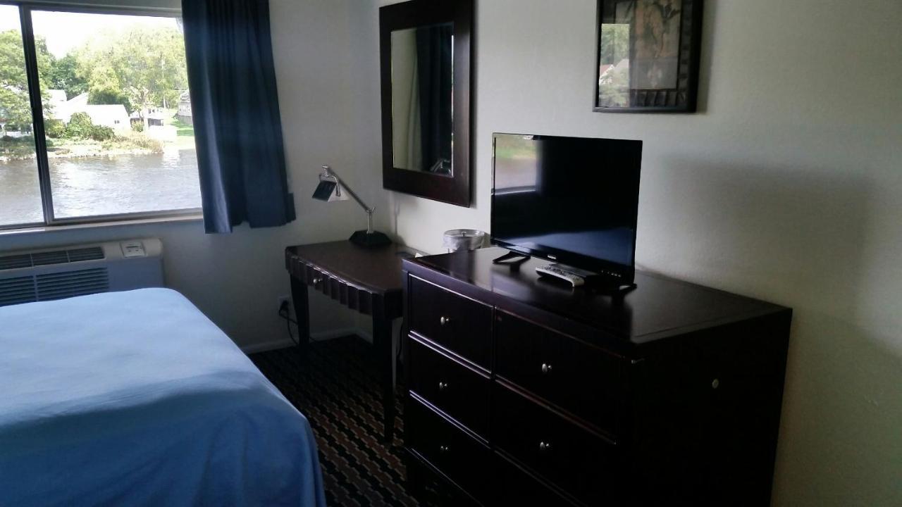 Riverwalk Inn & Suites Fort Atkinson Exterior foto
