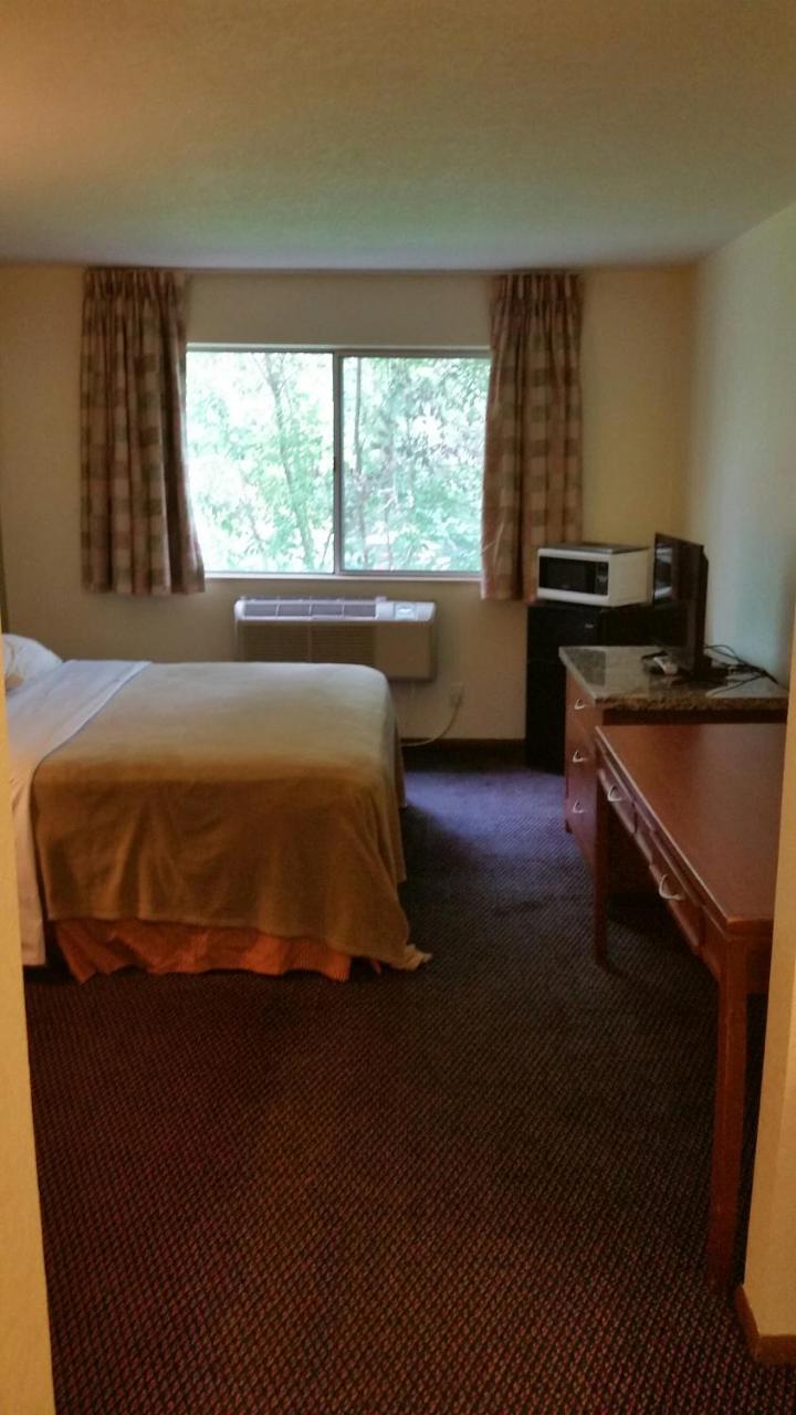 Riverwalk Inn & Suites Fort Atkinson Exterior foto
