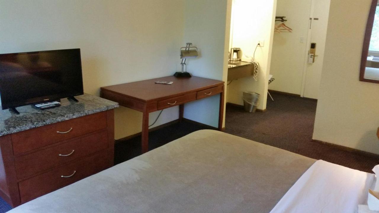 Riverwalk Inn & Suites Fort Atkinson Exterior foto